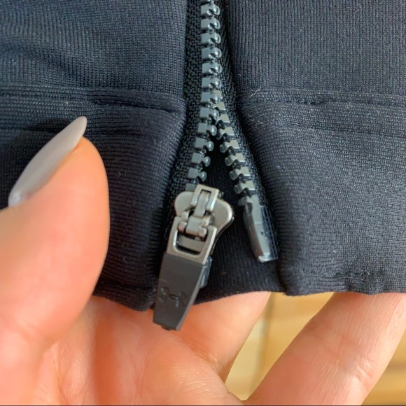 Under Armour Eclipse Zip Front Black Sport Bra 38D - Picture 10 of 16